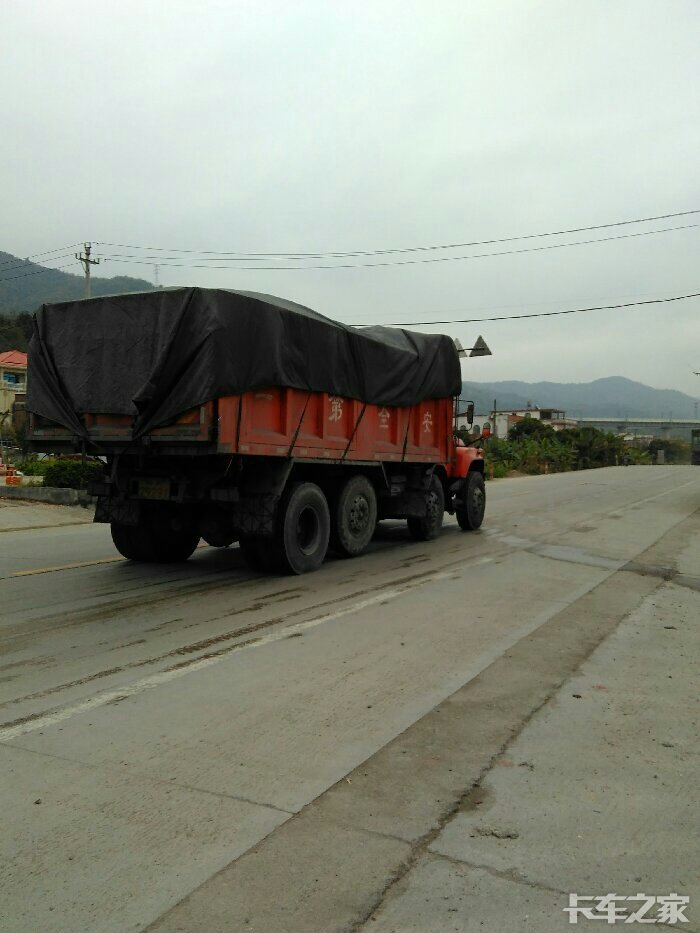 看东风尖头前四后四拉煤车换车厢本帖比前两帖较为详细