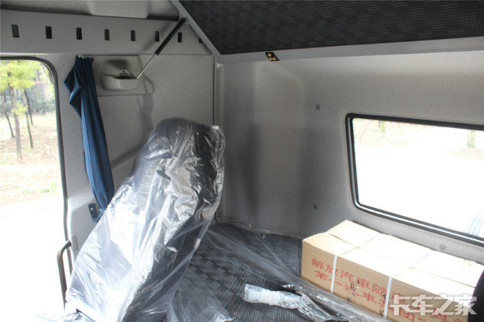 魔都实拍第八十一季---解放j6p领航版抵沪实拍