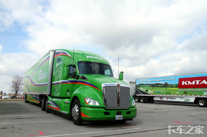 一起去看大鼻子长头卡车 美国中部卡车展我们来了