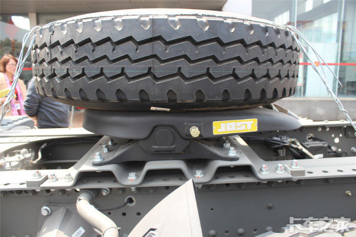 魔都实拍第八十四季---小身板大马力重汽t5g双增压牵引车实拍