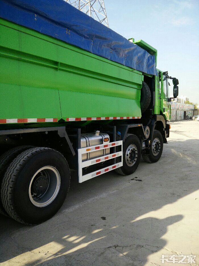 隔壁车队又提新车红岩杰狮渣土车