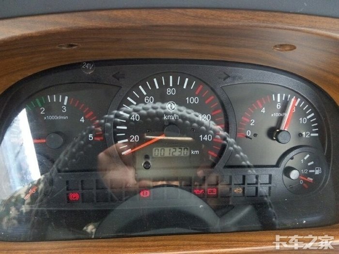 新购的42米玉柴多利卡刹车系统故障报警灯亮什么原因求大神