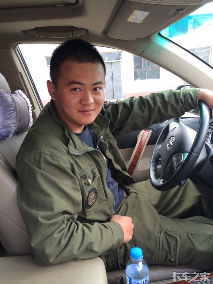 90小伙自拍,比我帅的请上图.