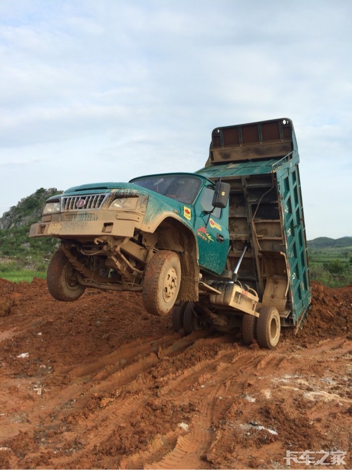 下雨天拉泥就是辛苦
