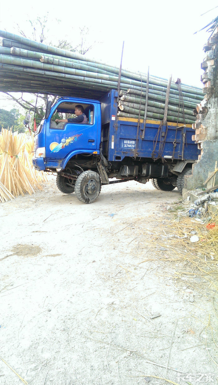铁武林四驱农用车拉毛竹