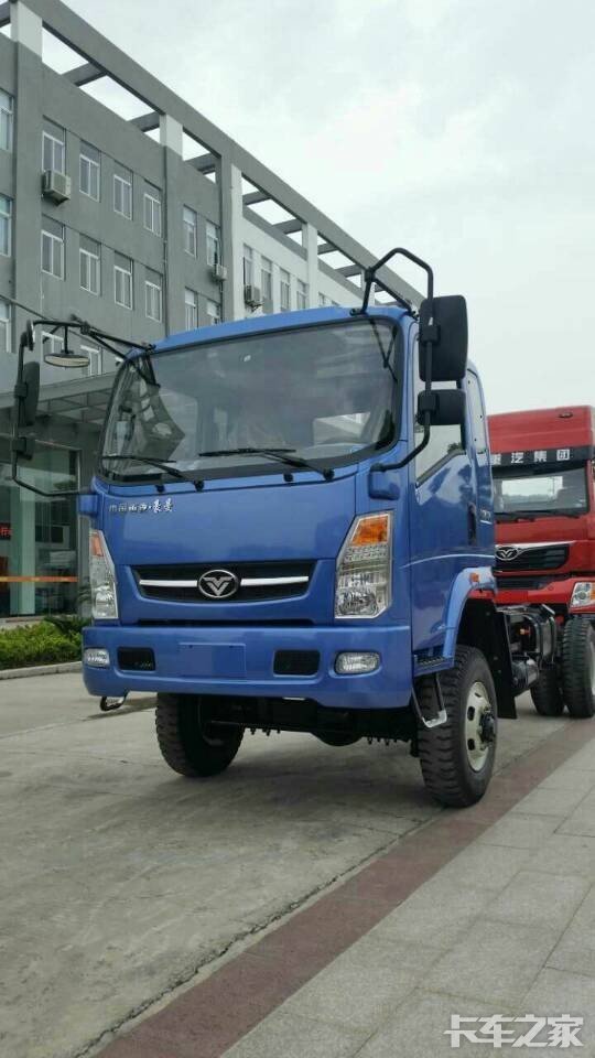 中国重汽豪曼四驱自卸车