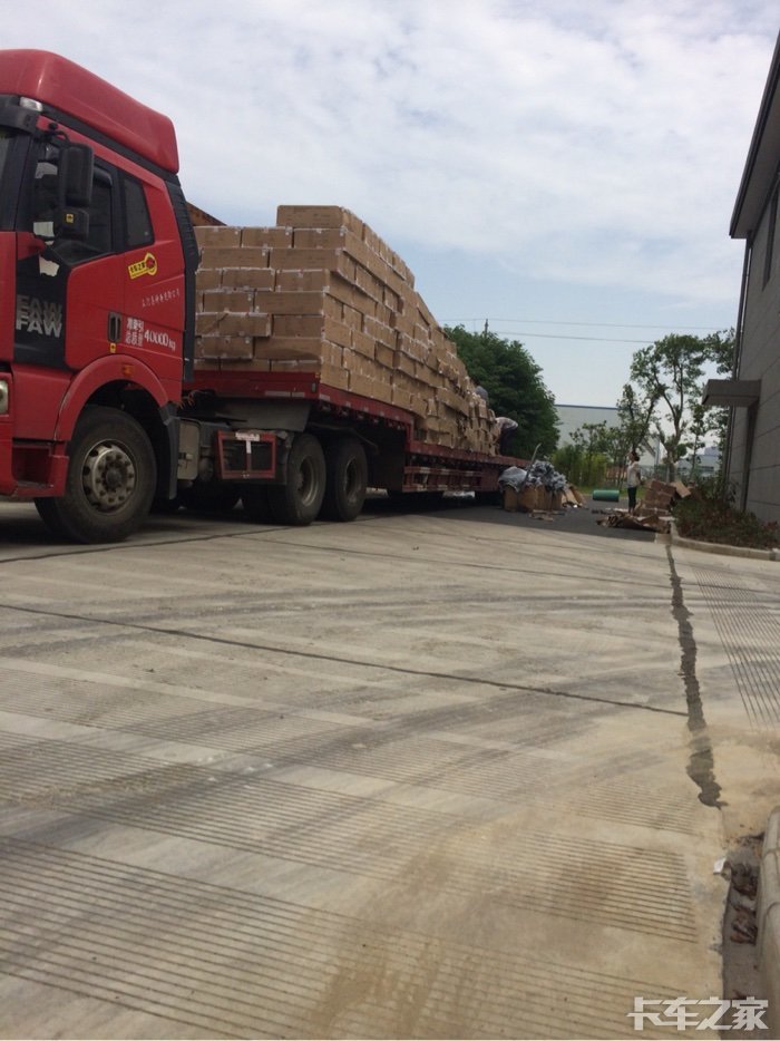这是在厂里卸货