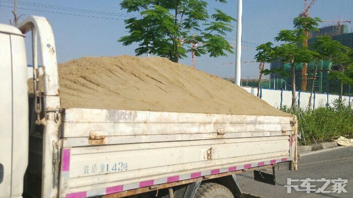 你很少见的双排坐轻卡自卸车拉沙