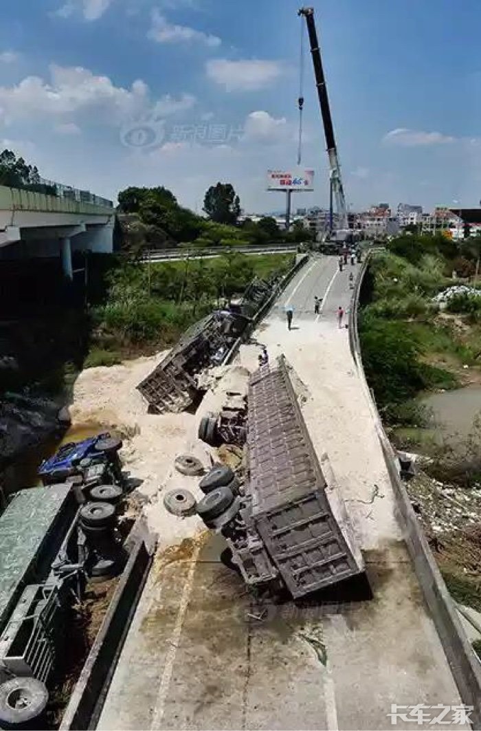 看看今天的新浪头条桥塌了