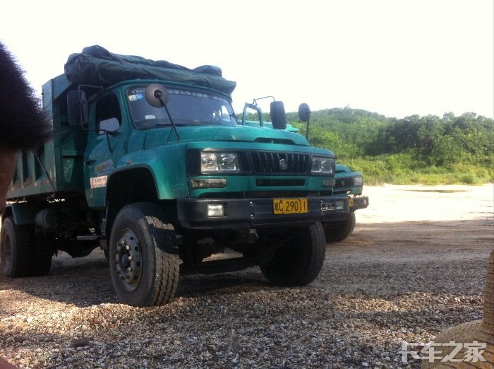 尖头乘龙自卸绽放经典强劲动力