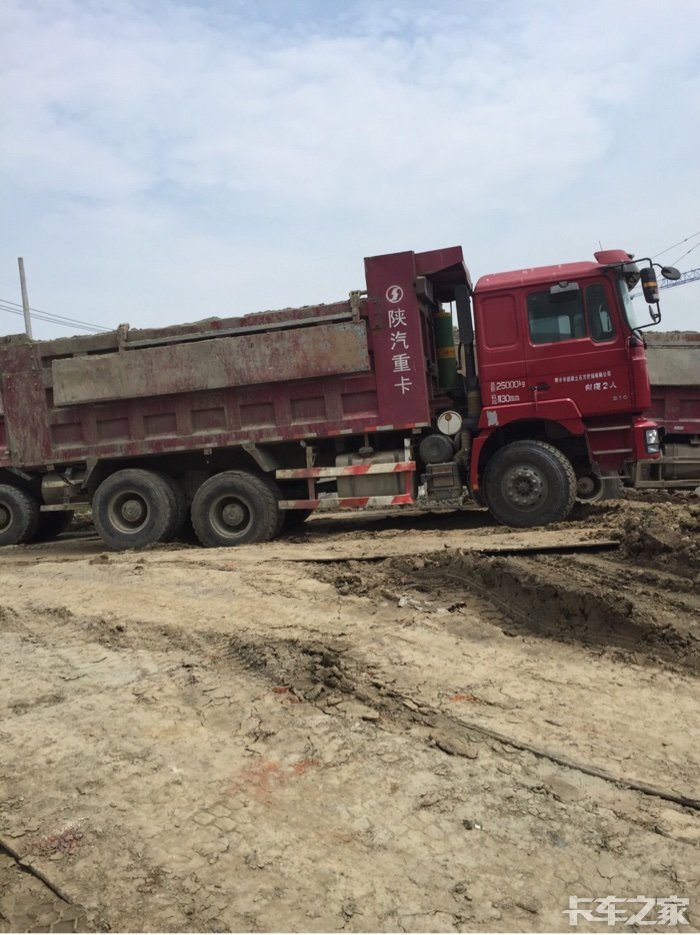 渣土车大量图片
