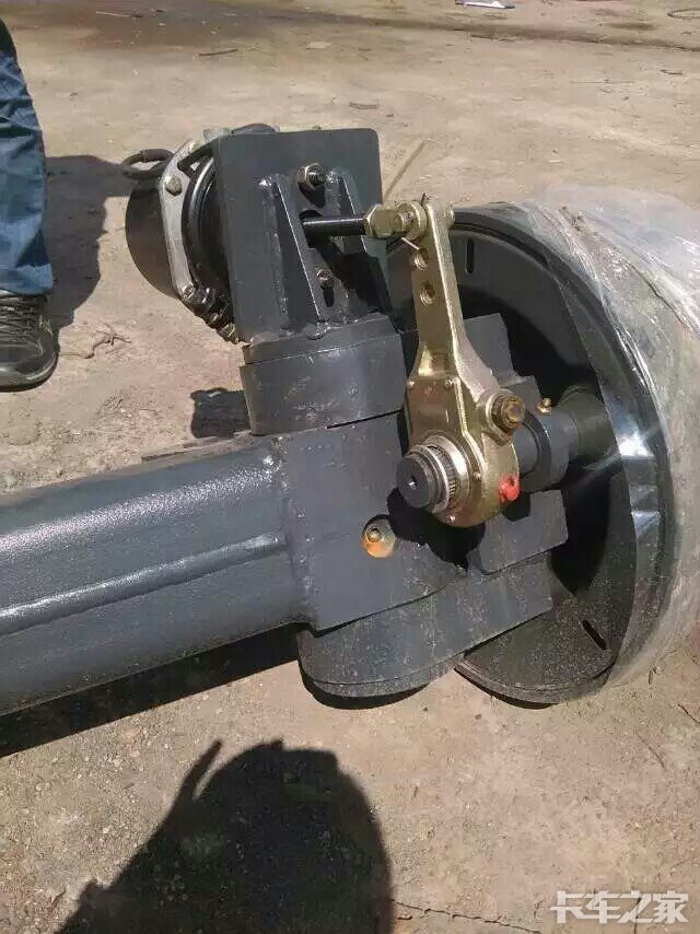 能转向的挂车后桥