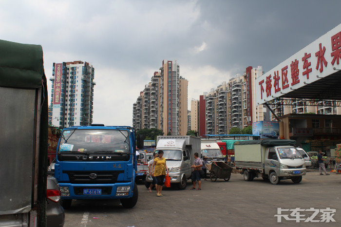 东莞下桥水果批发市场一角