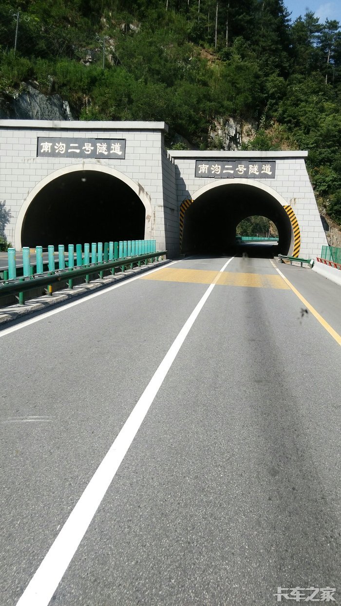 隧道真多啊.