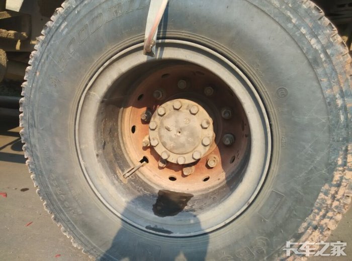 东风德纳500后桥,不过盆角齿是485的.