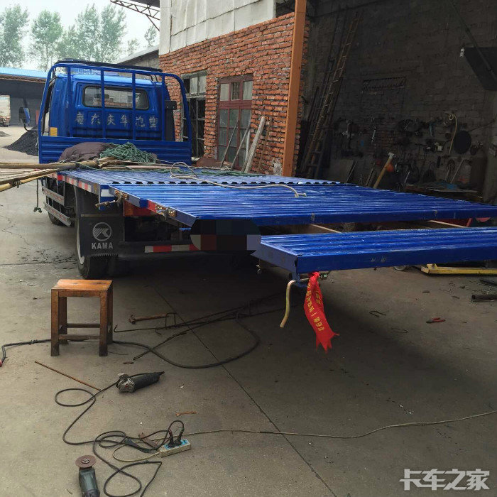 凯马4米2栏板车超级变形金刚改装完工了