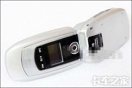 友。这时用的手机是2004初买的波导v10彩屏手机。 然后又换了杂牌照相手机