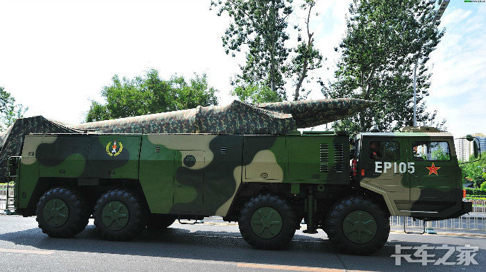 东风-15乙地对地导弹.