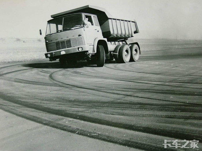 发些利亚兹卡车的图片顺便请教一下利亚兹的发展历史