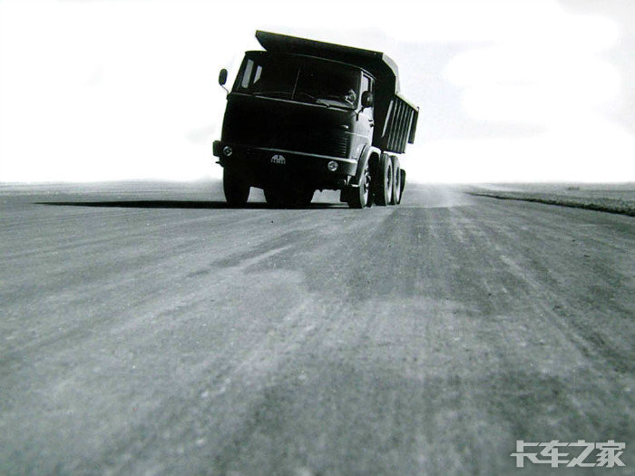 发些利亚兹卡车的图片顺便请教一下利亚兹的发展历史