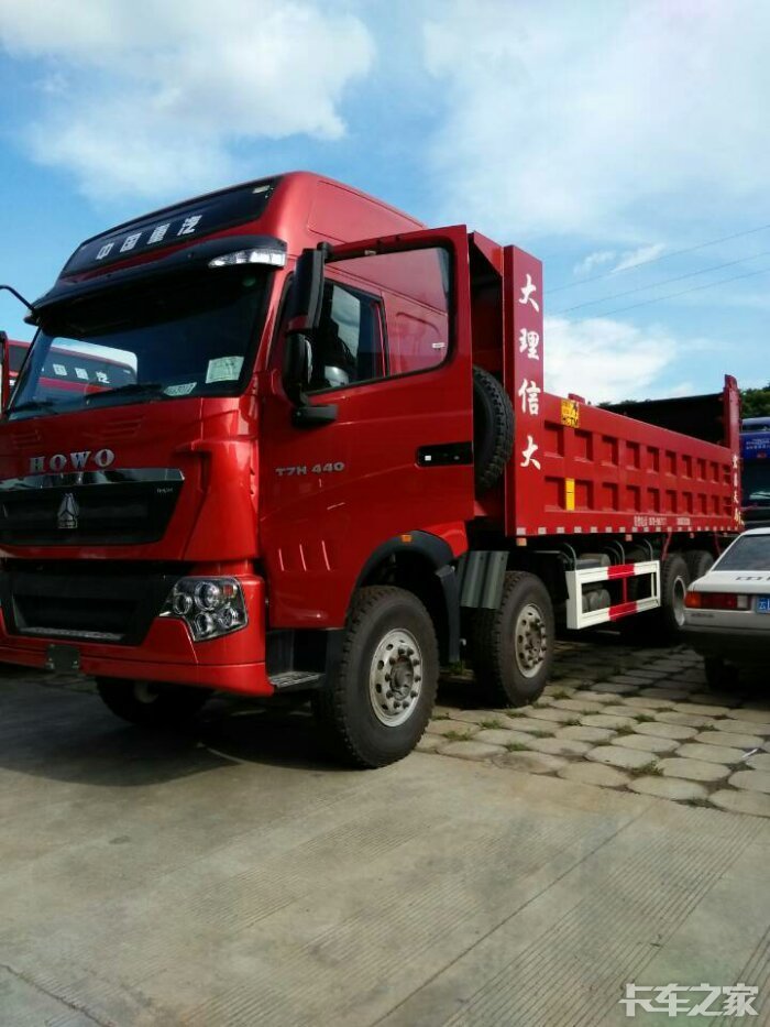 豪沃t7h前四后八自卸