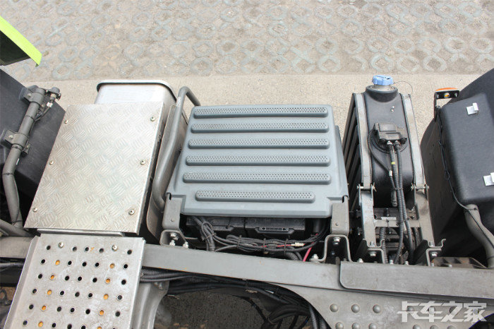 车架右侧俯视图.