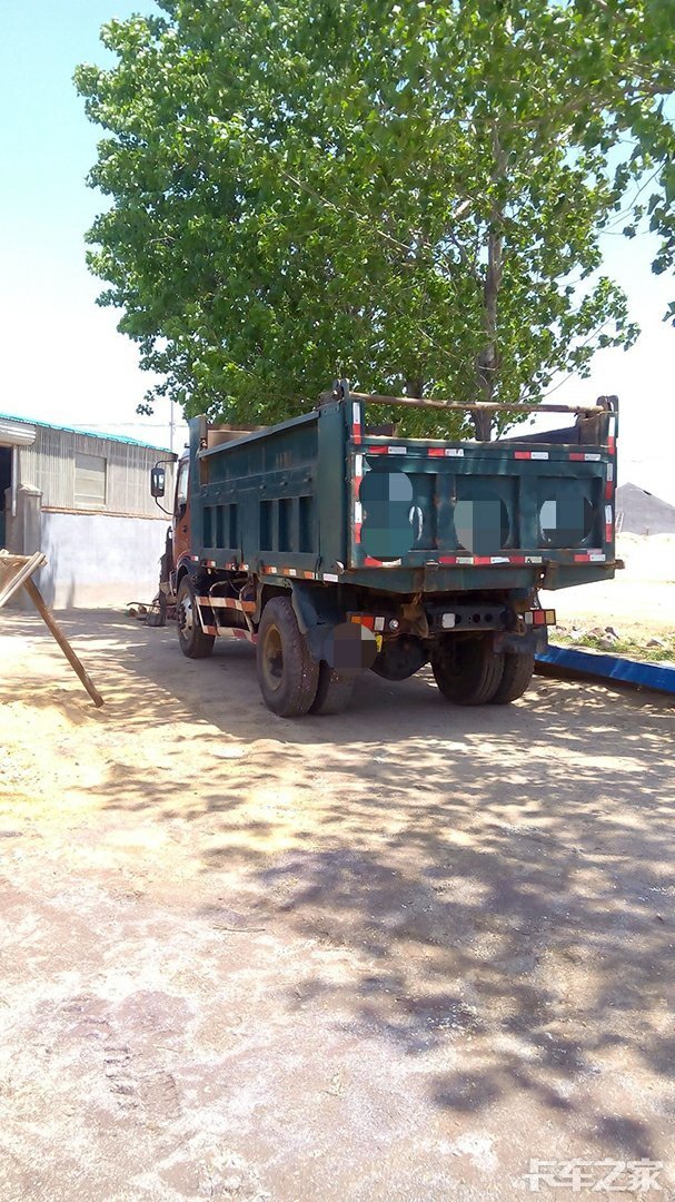 极品瑞沃140自卸车拉沙车