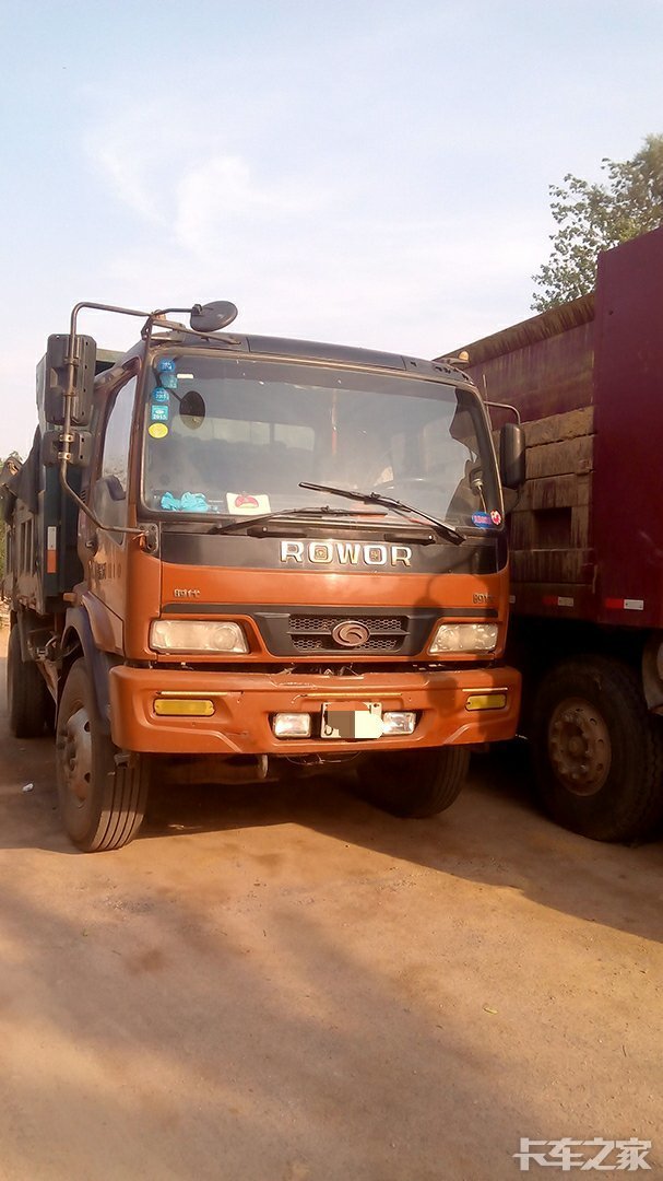 极品瑞沃140自卸车拉沙车