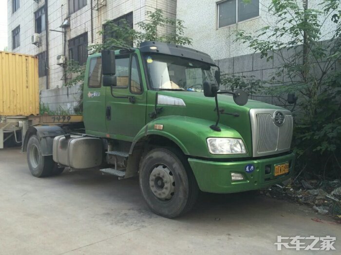 一汽的尖头牵引车
