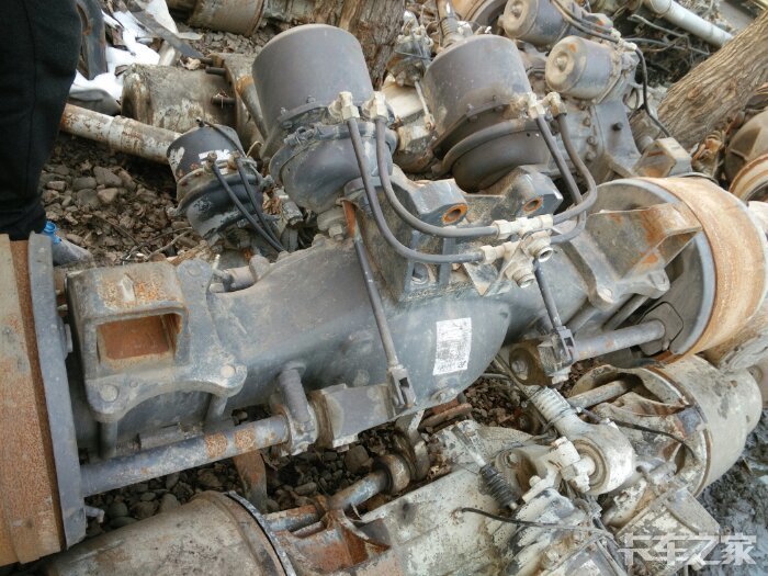 2013年的东风大力神轮边后桥,漂亮的很.