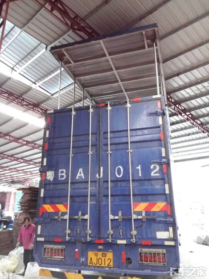 没有见过的改装车厢顶可以升起来