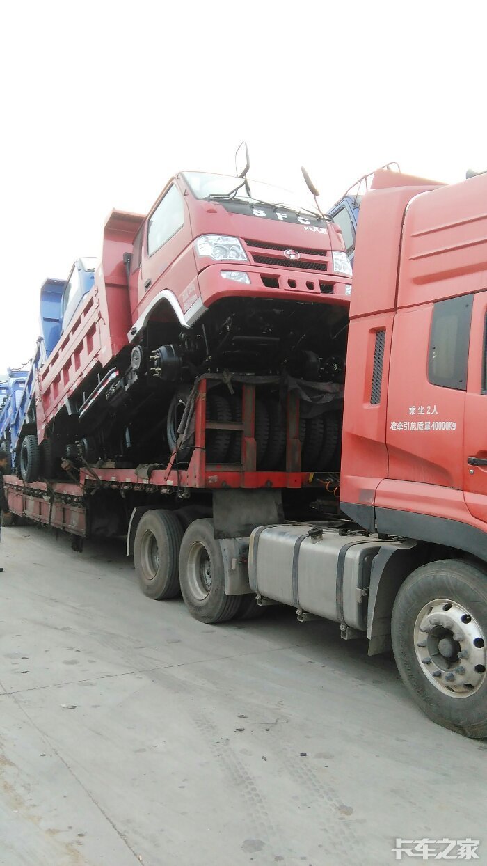 时风风顺低速自卸车,鹅卵石上的越野车!