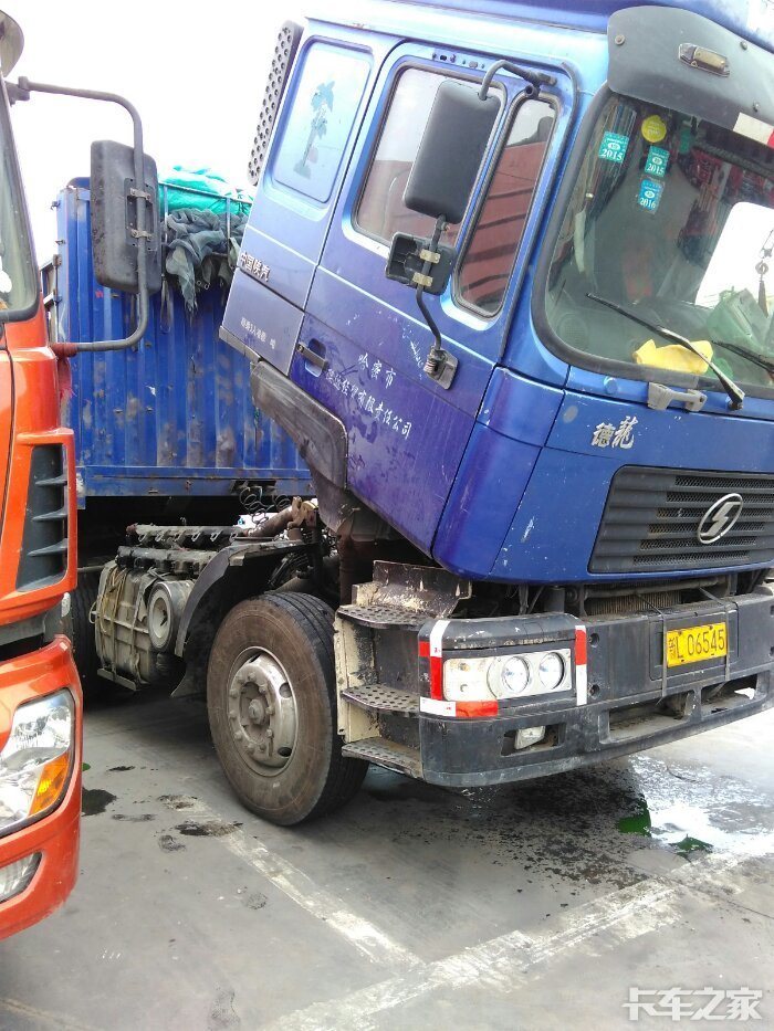 各位兄弟有没有陕汽德龙f2000的牵引车照片要6x4的啊