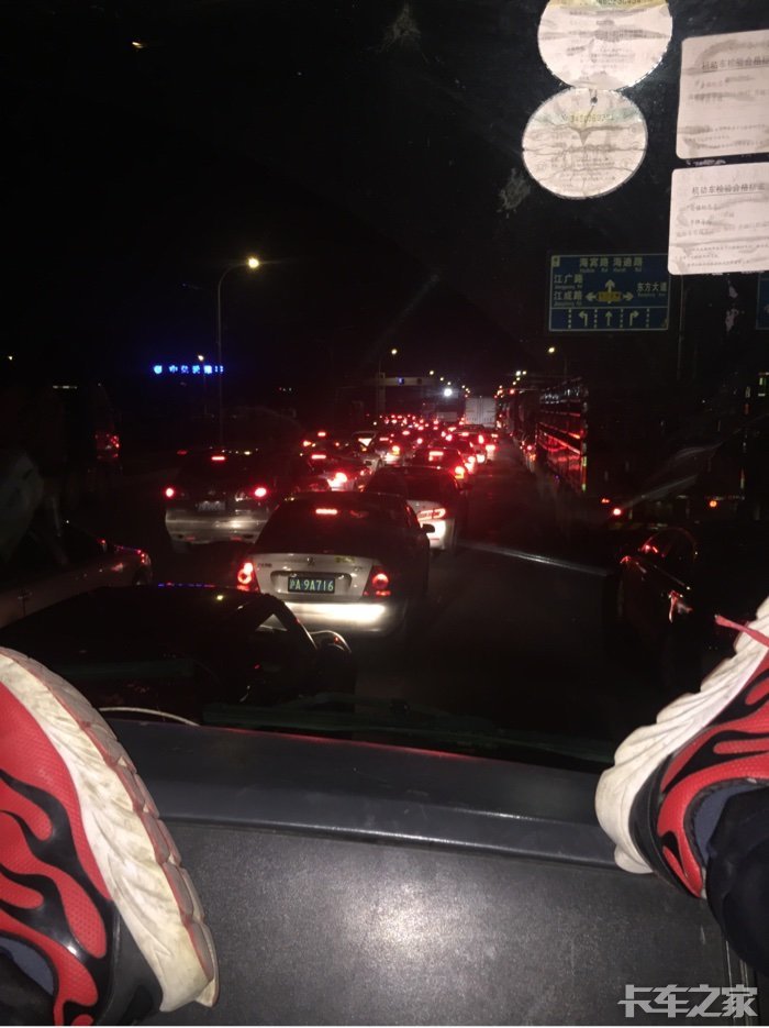 苏通大桥苏州方向严重堵车卡友们注意安全