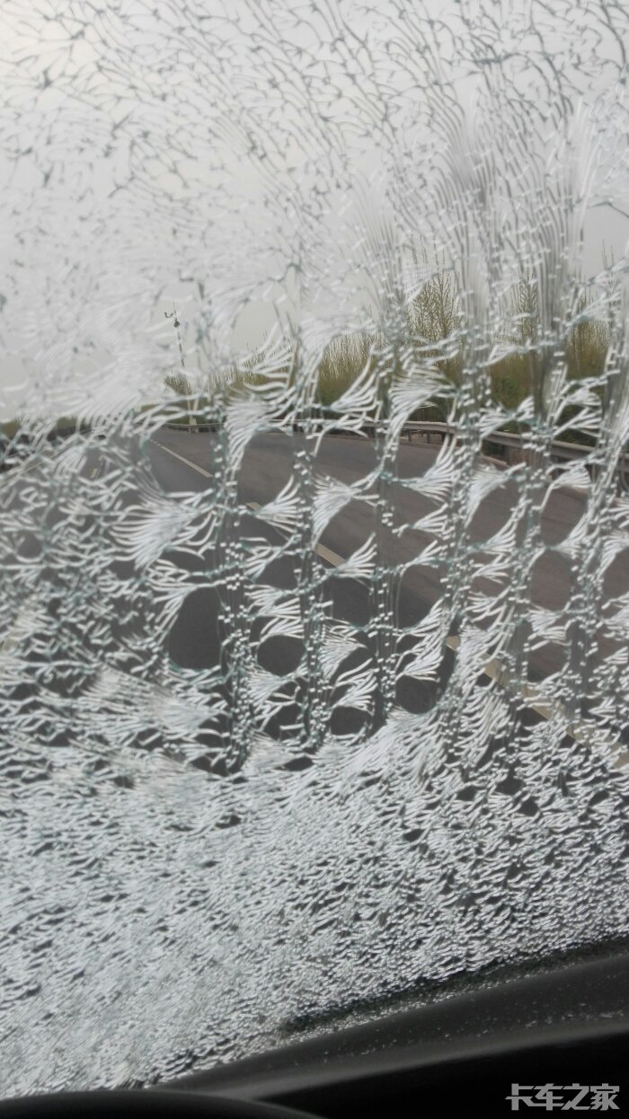 挡风玻璃烂了