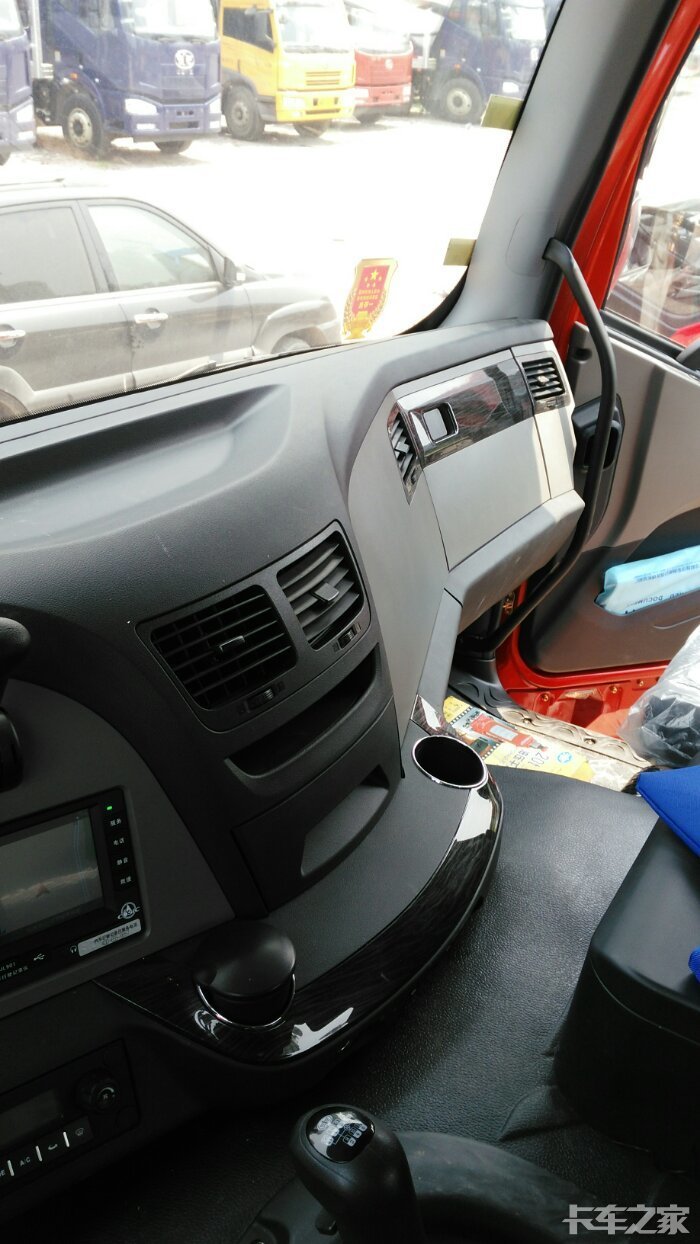 卡友谁有j6领航版的内饰图片,谢谢