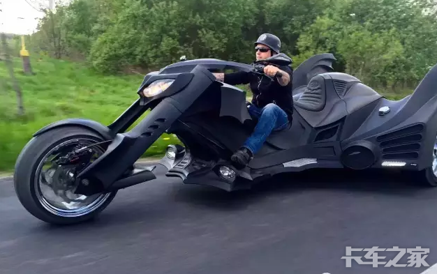 牛人打造霸气三轮摩托蝙蝠战车