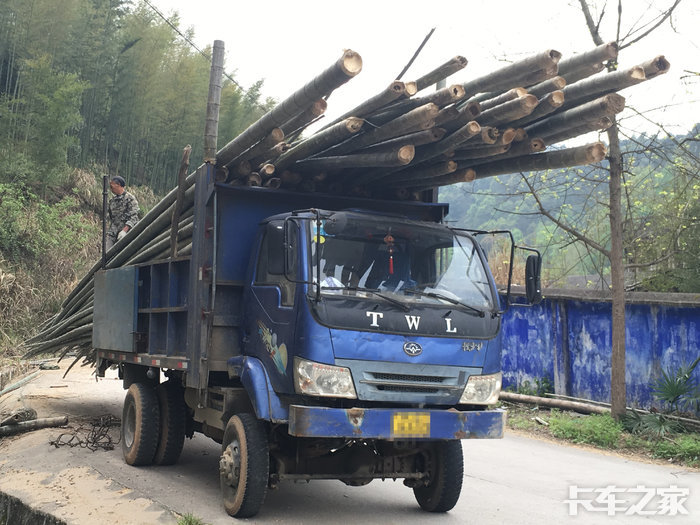 铁武林四驱农用车拉毛竹