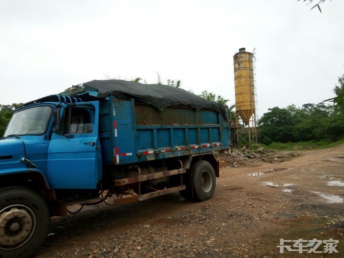 一汽柳特尖头自卸车