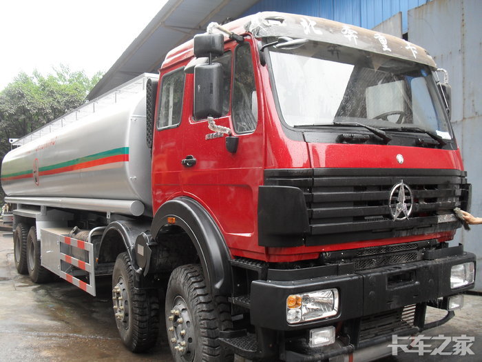 北奔油罐车
