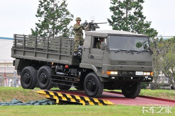 日本陆上自卫队74式大型3吨半卡车