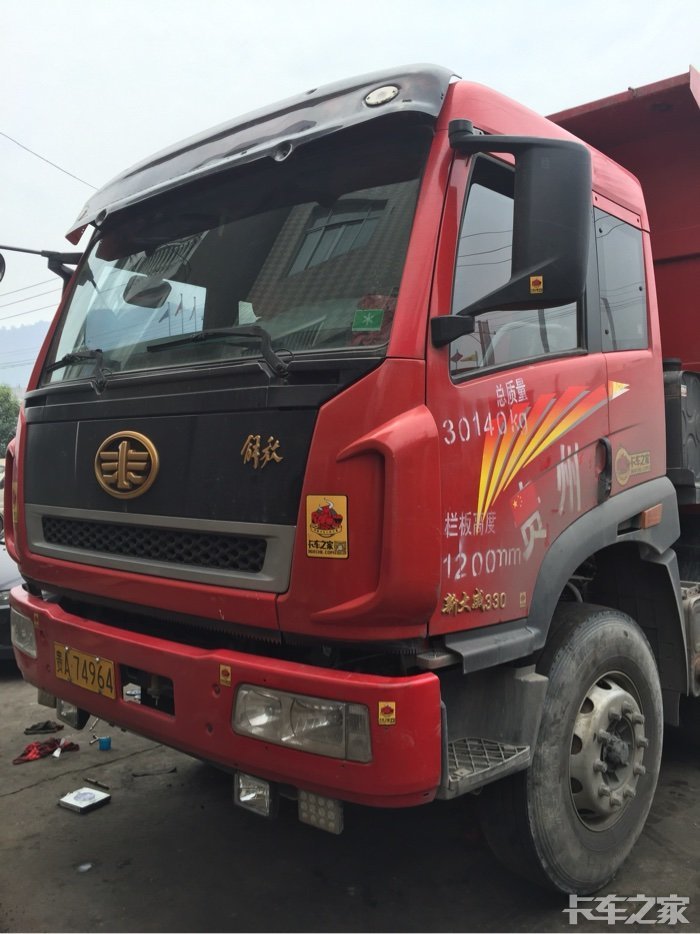 解放新大威前四后八自卸车