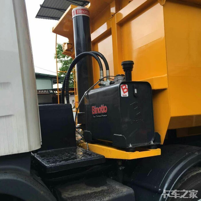 装有比诺托液压油缸的斯堪尼亚自卸车在香港
