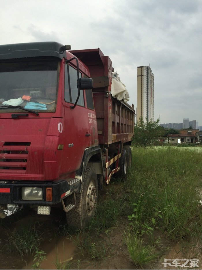 急出自卸车后八轮两辆