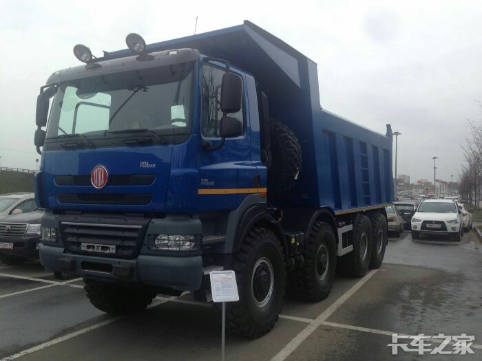 装有比诺托液压油缸的太脱拉自卸车