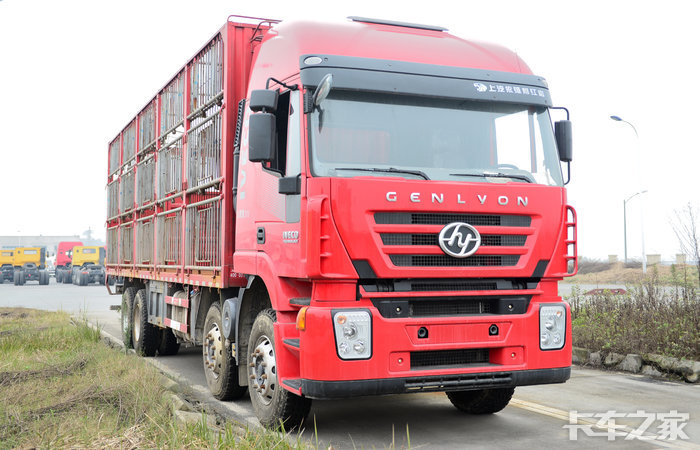 适合拉猪儿去赶场的红岩杰狮牲畜运输车 _ 卡车之家论坛