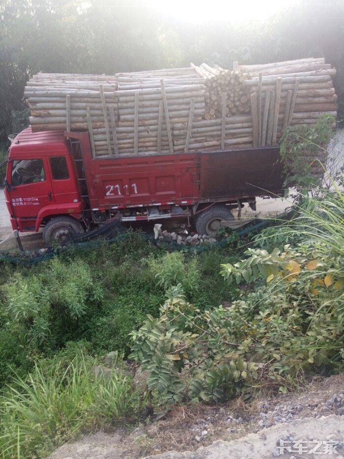有没有自卸车拉木头的兄弟