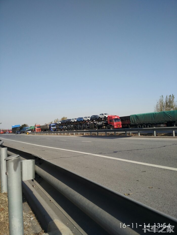 京沪高速严重堵车