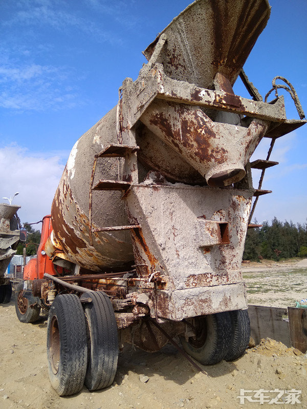 好少见的长头搅拌车报废的