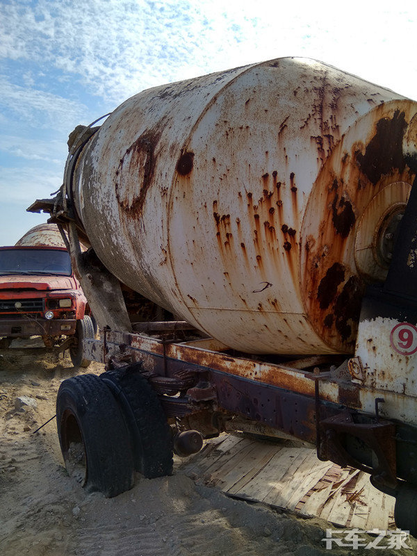 好少见的长头搅拌车报废的
